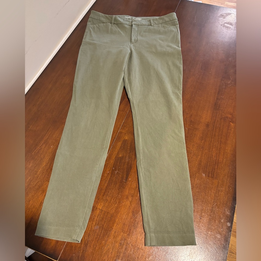 Old Navy Pixie Skinny Pants  4 Pair all 14 Tall. 3 Black 1 Green